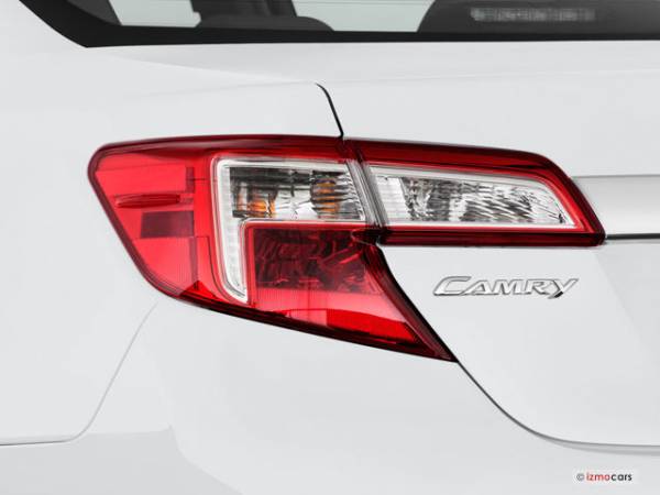 2013 Toyota Camry Tail Light - Body and Deck Lid Mount